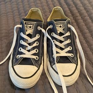 Converse Chuck Taylor navy blue low tops